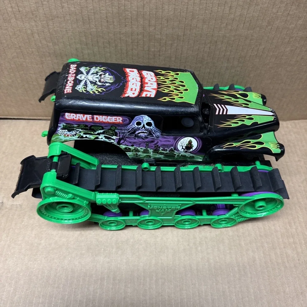 Monster Jam Grave Digger Trax RC All-Terrain Vehicle,‎ 1:15 Scale Toy Truck Only
